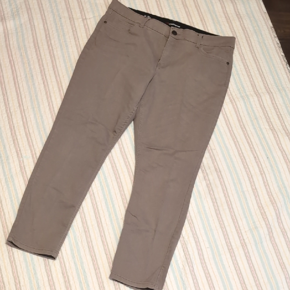 Liz Claiborne Sara Cut Jeans